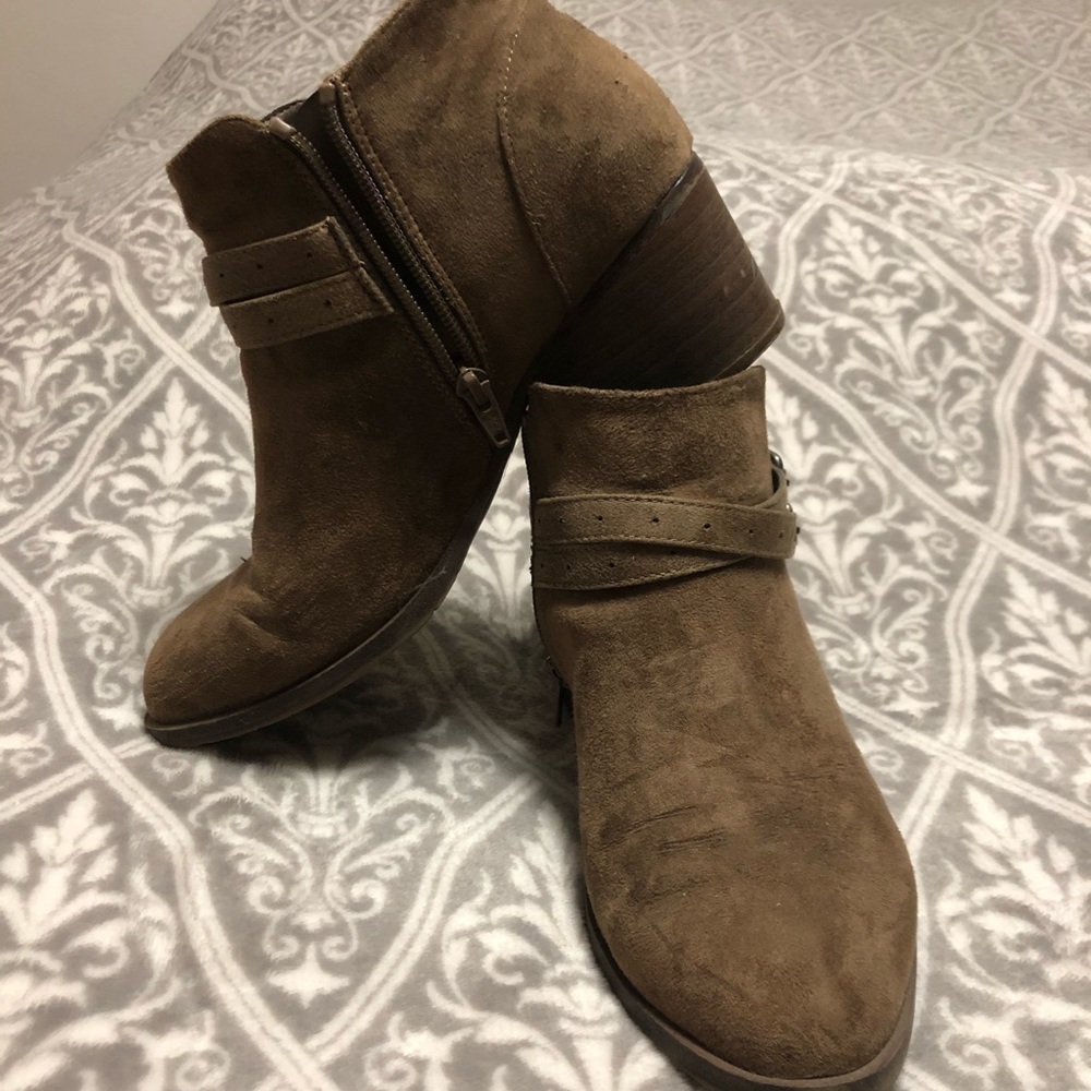 Cute brown booties.